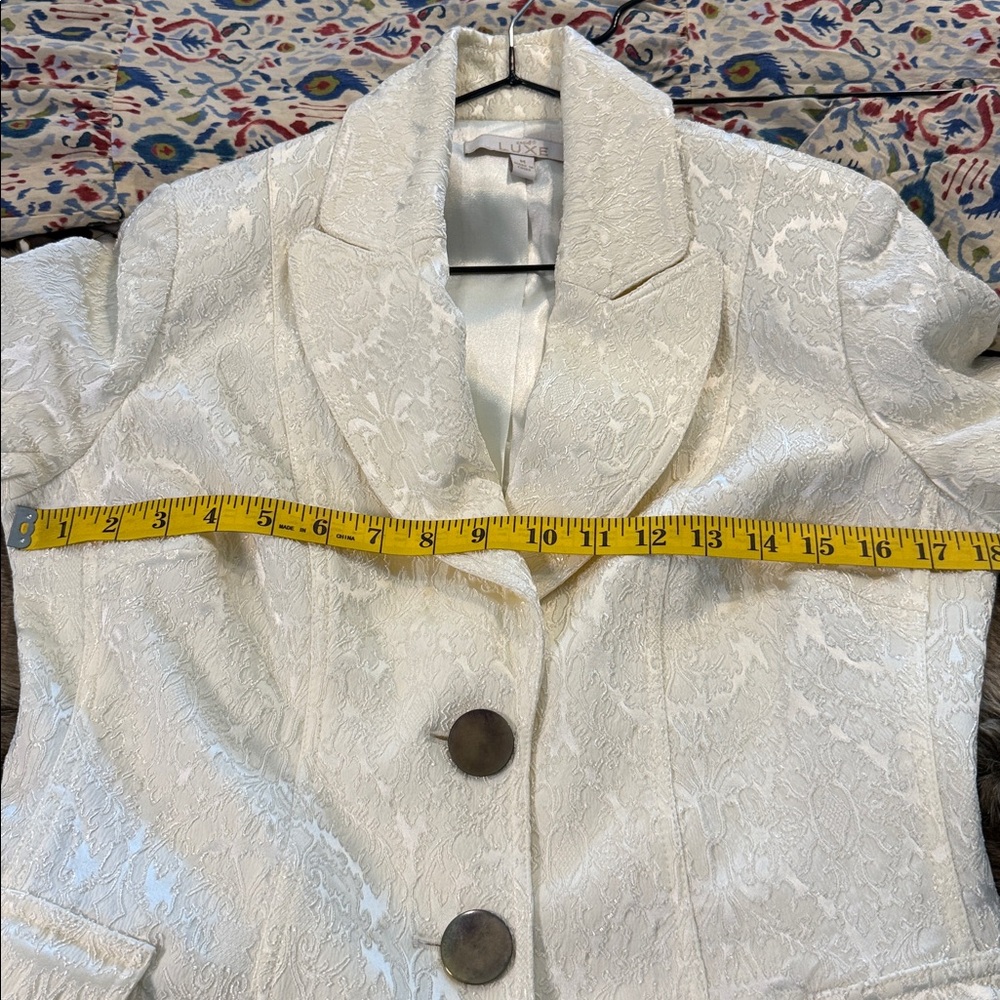 CACHE’ LUXE Elegant Cream Women's Coat with brass Buttons - Picture 7 of 11